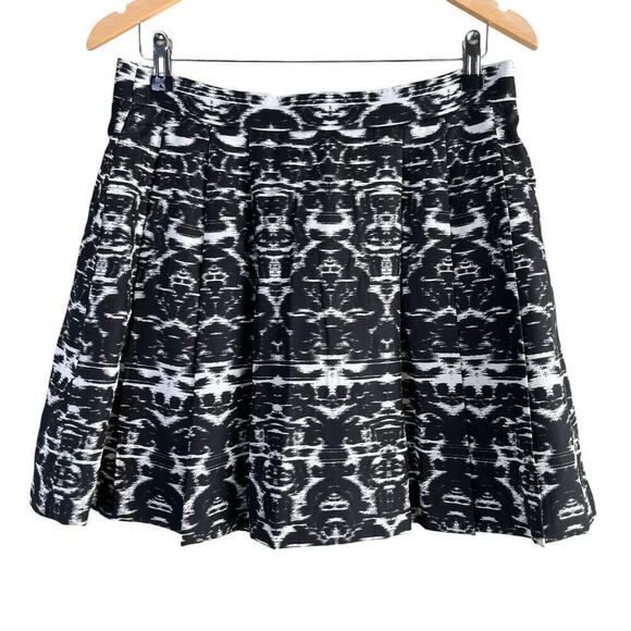 J.Crew Blurred Ikat Pleated Mini Skirt in Black White‎ Zipper Back, Size 4 - Picture 2 of 12